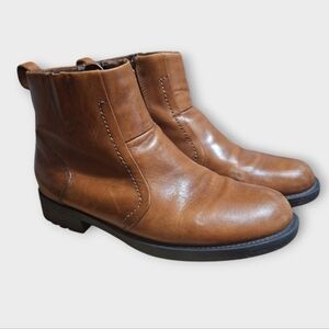 Erath Shoe Womens Size 7.5 Brown Chelsea Side Zipper Boots.